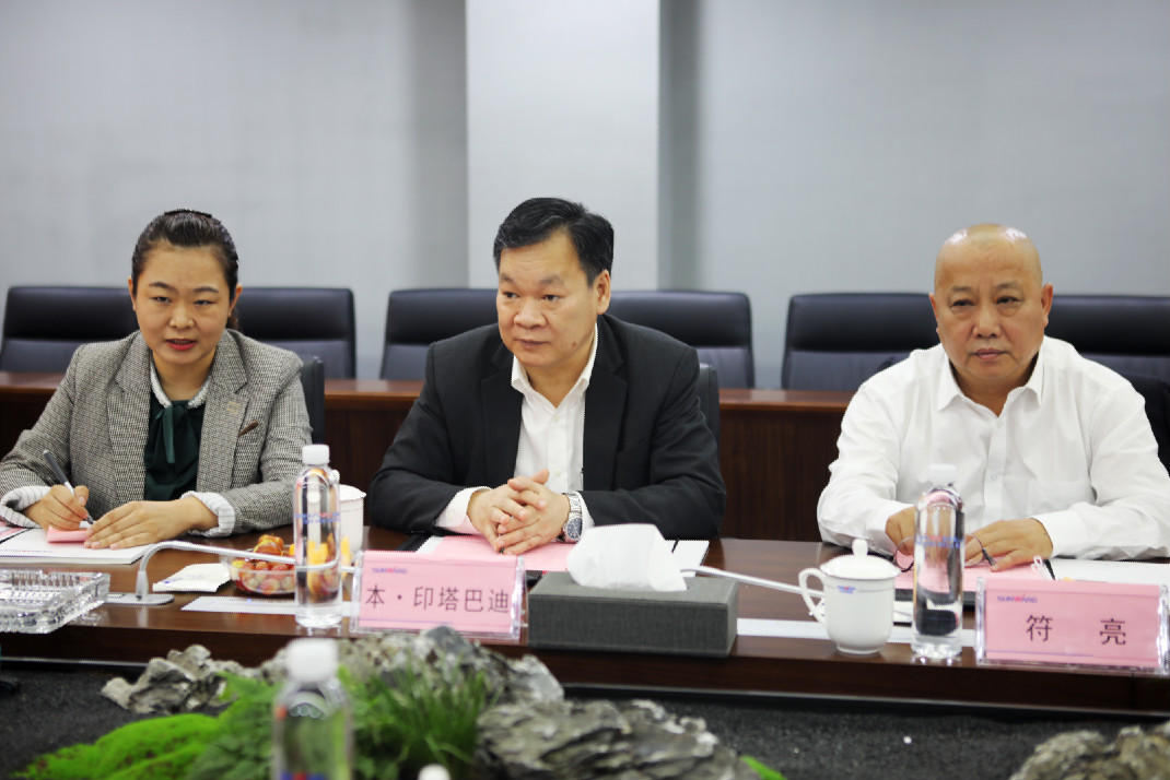 老挝长沙总领事本·印塔巴迪考察GA黄金甲智能