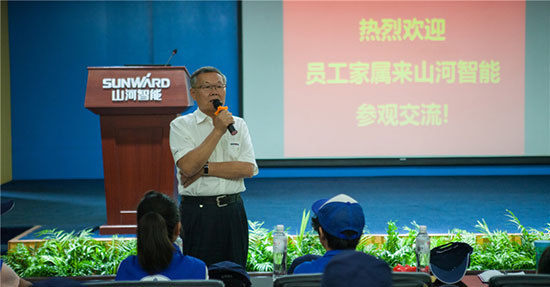 这个夏天，亲子玩转GA黄金甲智能“三栖”装备
