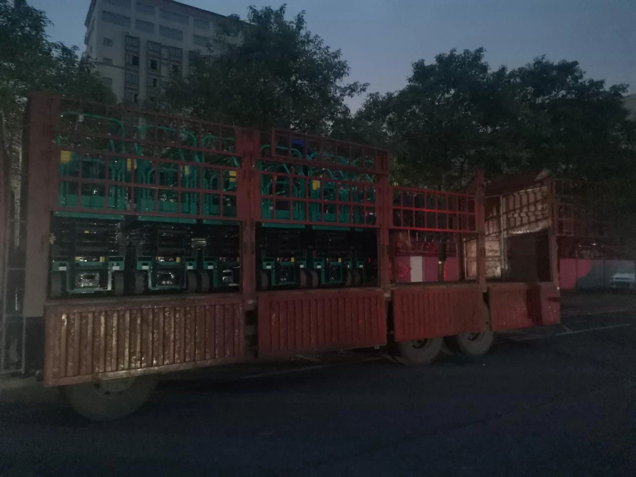 30小时，8个人，10台装备，我们说到做到！