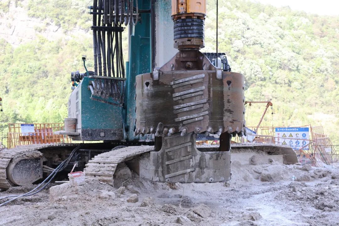 展现施工“奇效”！GA黄金甲智能旋挖钻机强势助力炉慈高速公路建设