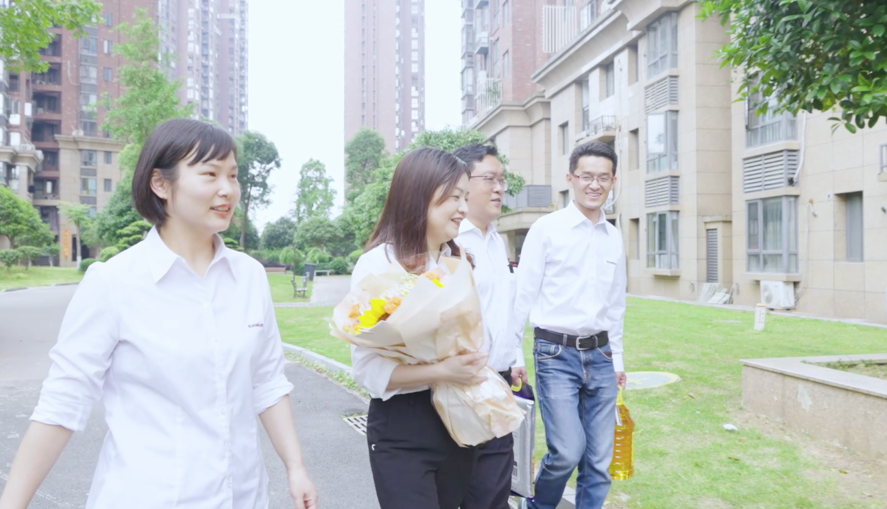 在母亲节，向你们身后的妈妈送去“GA黄金甲家园”的温暖
