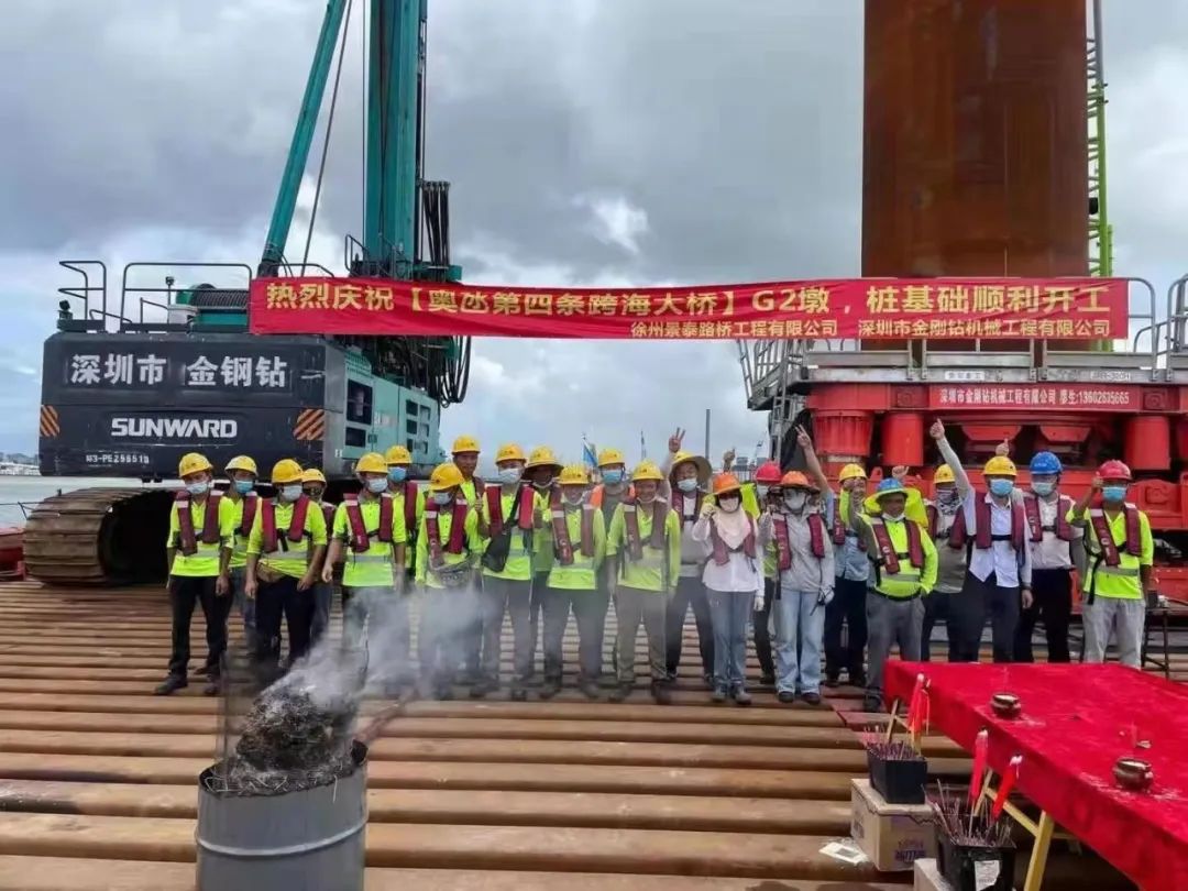 乘风破浪的旋挖钻机！GA黄金甲智能助建澳氹第四跨海大桥