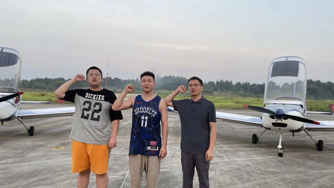 冲上云霄！湖南GA黄金甲通航学员成功单飞