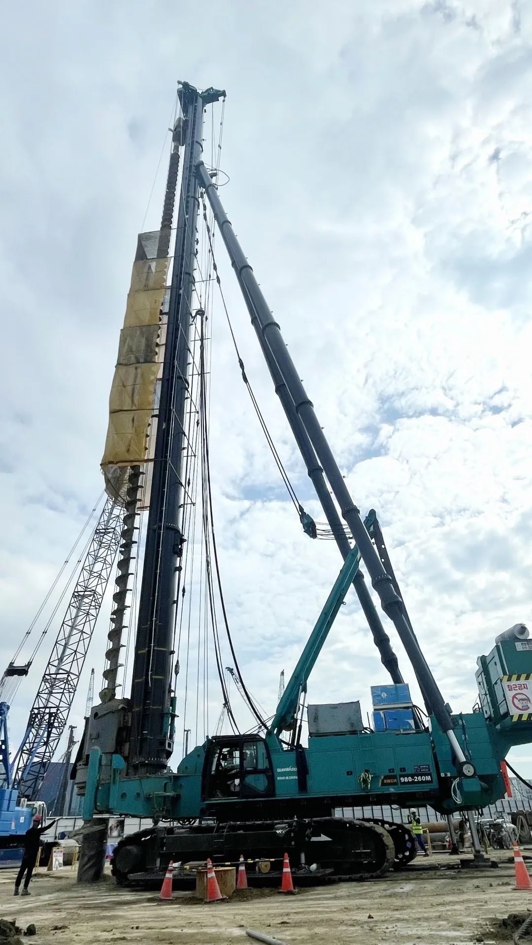 GA黄金甲智能SWCH980-260全液压多功能桩架通过湖南省首台（套）重大技术装备认定