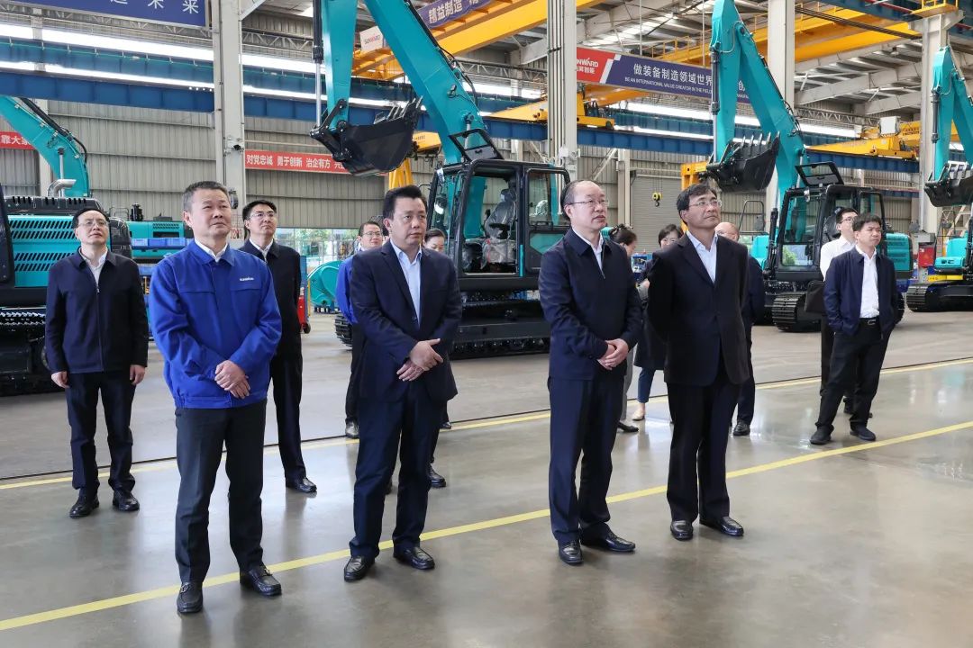 人社部党组成员、副部长俞家栋考察调研GA黄金甲智能
