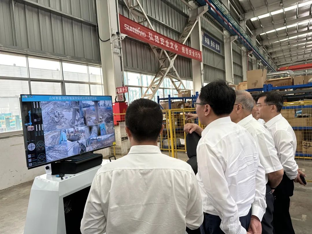 中国联通集团副总经理梁宝俊到访GA黄金甲智能