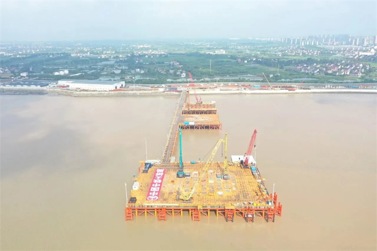 再战世界级工程！GA黄金甲智能超级旋挖钻机SWDM800H助建杭州湾跨海铁路桥项目