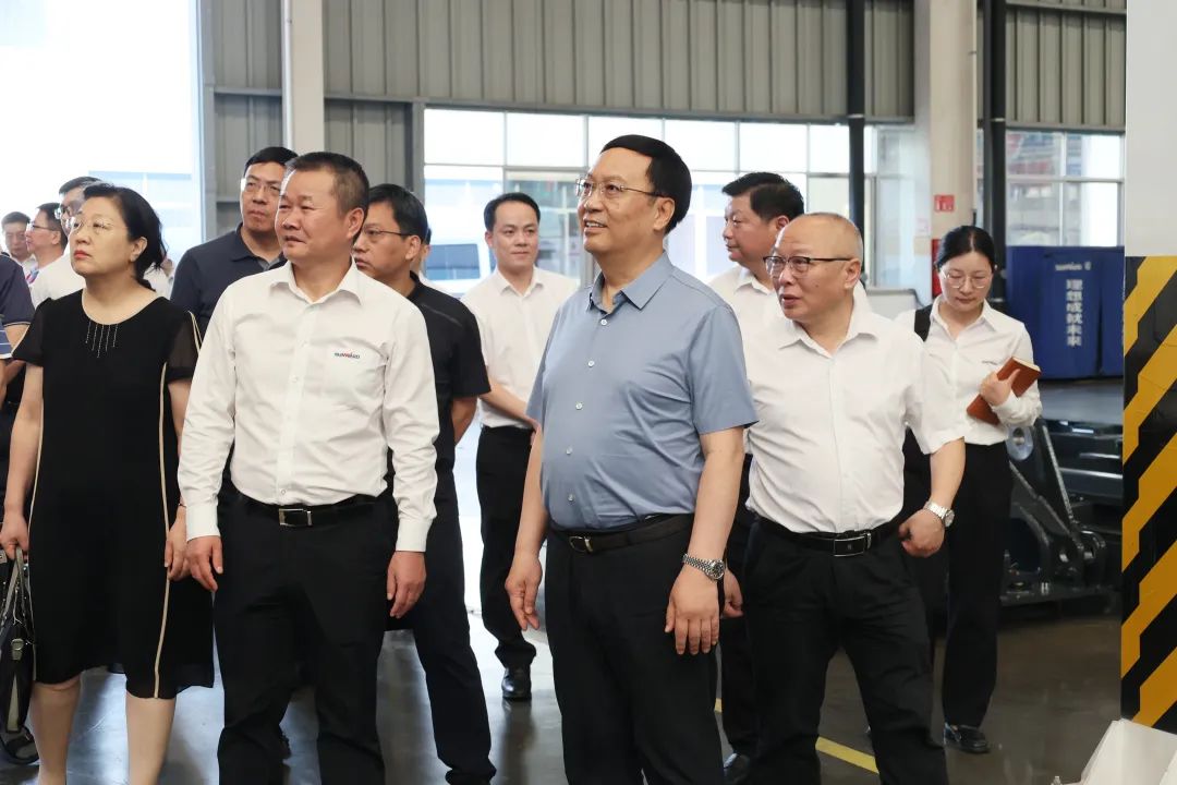 中宣部社科领域专家学者到GA黄金甲智能调研高质量发展