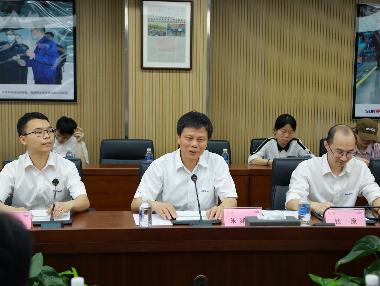 湘潭市工信局带队莅临GA黄金甲智能开展智能制造现场观摩交流活动