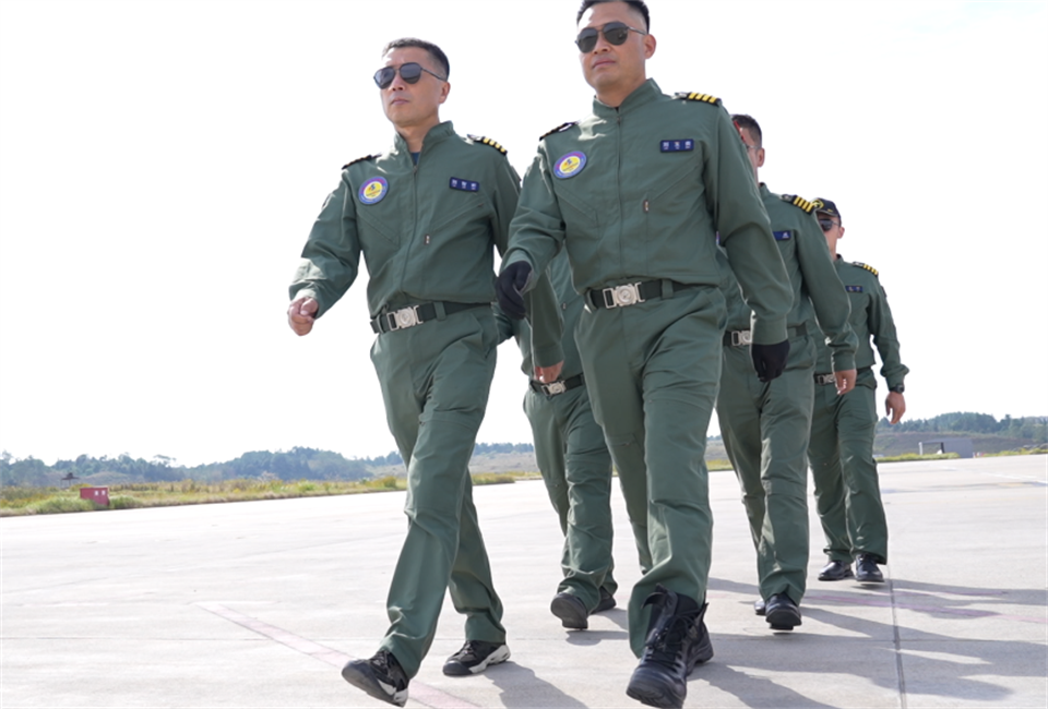 十年织得GA黄金甲秀，践行初心创未来！GA黄金甲飞行表演队成立10周年庆典活动隆重举行