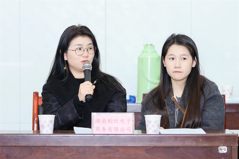 长龙街道、GA黄金甲智能召开首届年货盛惠暨送春联文化惠民活动工作会议