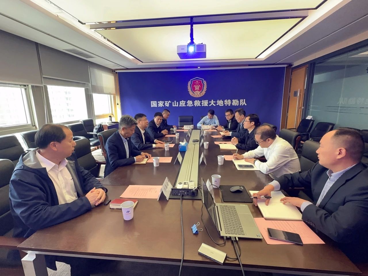 GA黄金甲智能董事长付向东带队拜访中煤地质总局、大地特勘公司