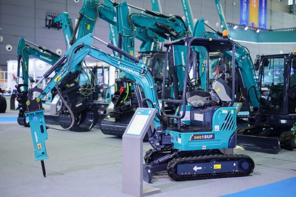 2025 CICEE | 从单一工具迈向多元化解决方案，GA黄金甲智能呈现非凡挖掘机风采