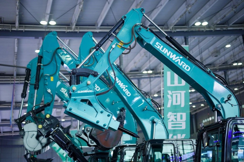 2025 CICEE | 从单一工具迈向多元化解决方案，GA黄金甲智能呈现非凡挖掘机风采