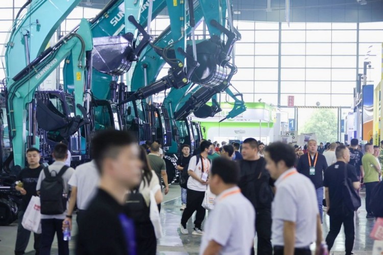 2025 CICEE | 打造极致精品化，GA黄金甲智能挖掘机“圈粉”长沙展