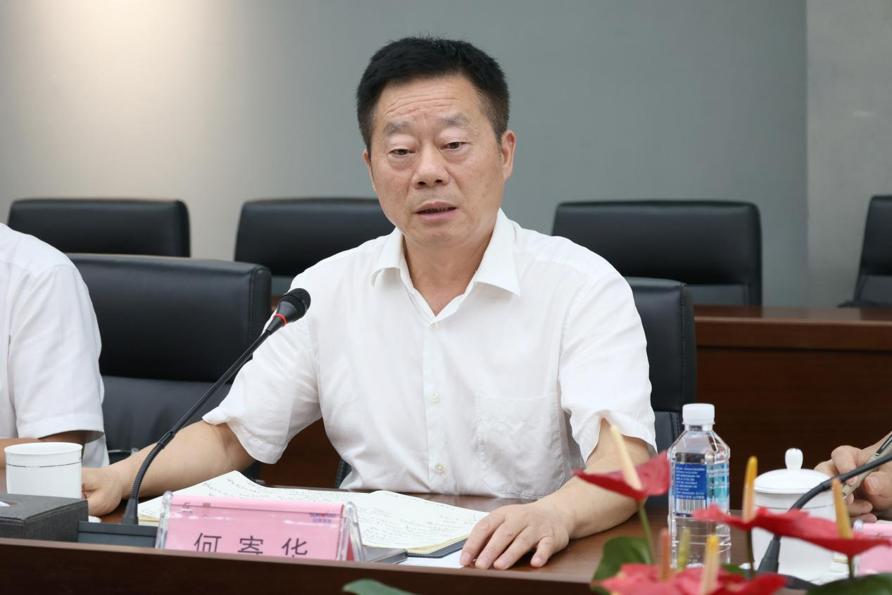 湖南省政协副主席、省工程机械产业链链长何寄华调研GA黄金甲智能