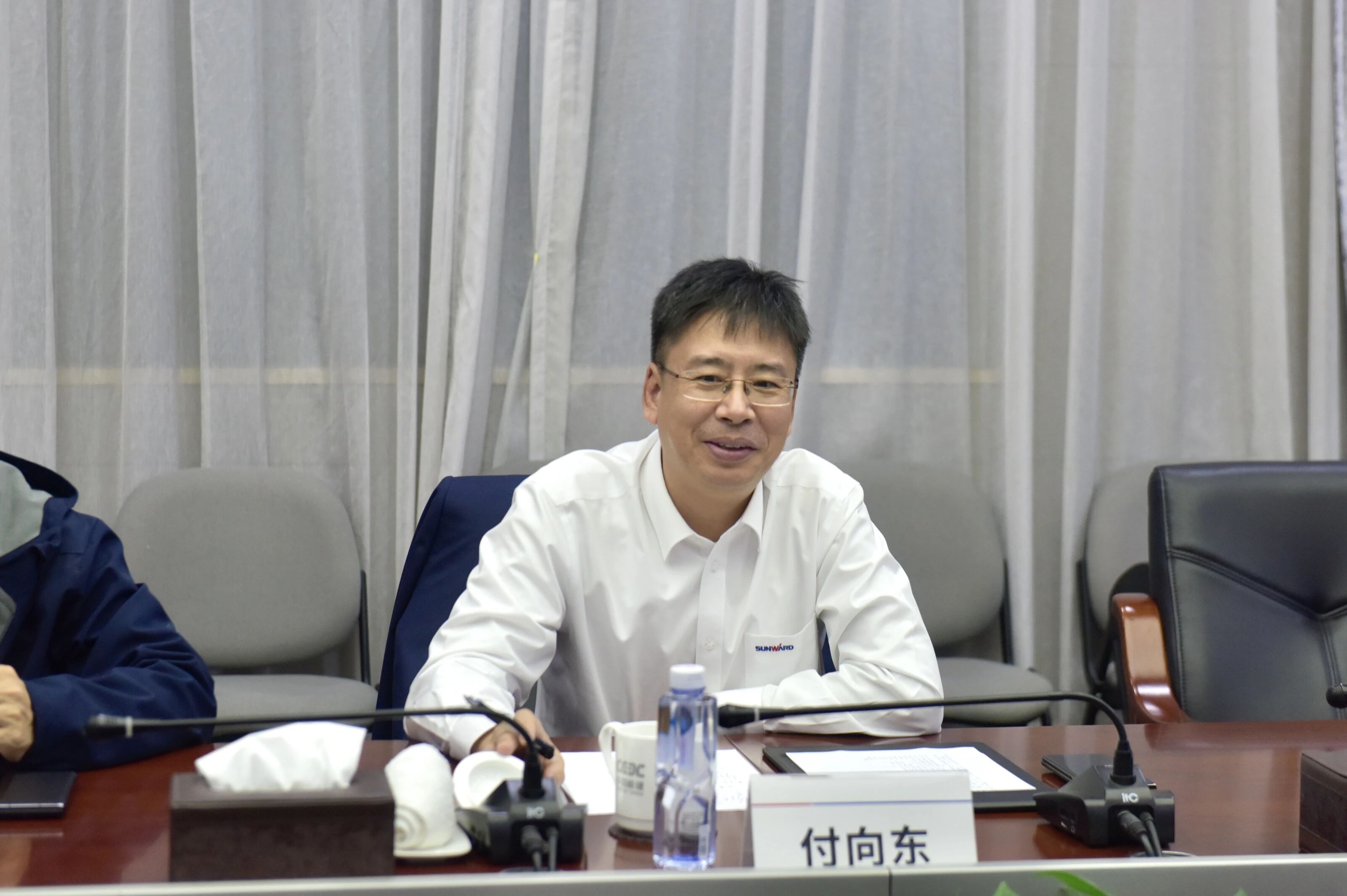 GA黄金甲智能与易普力开展座谈交流，谱写互利共赢新篇章